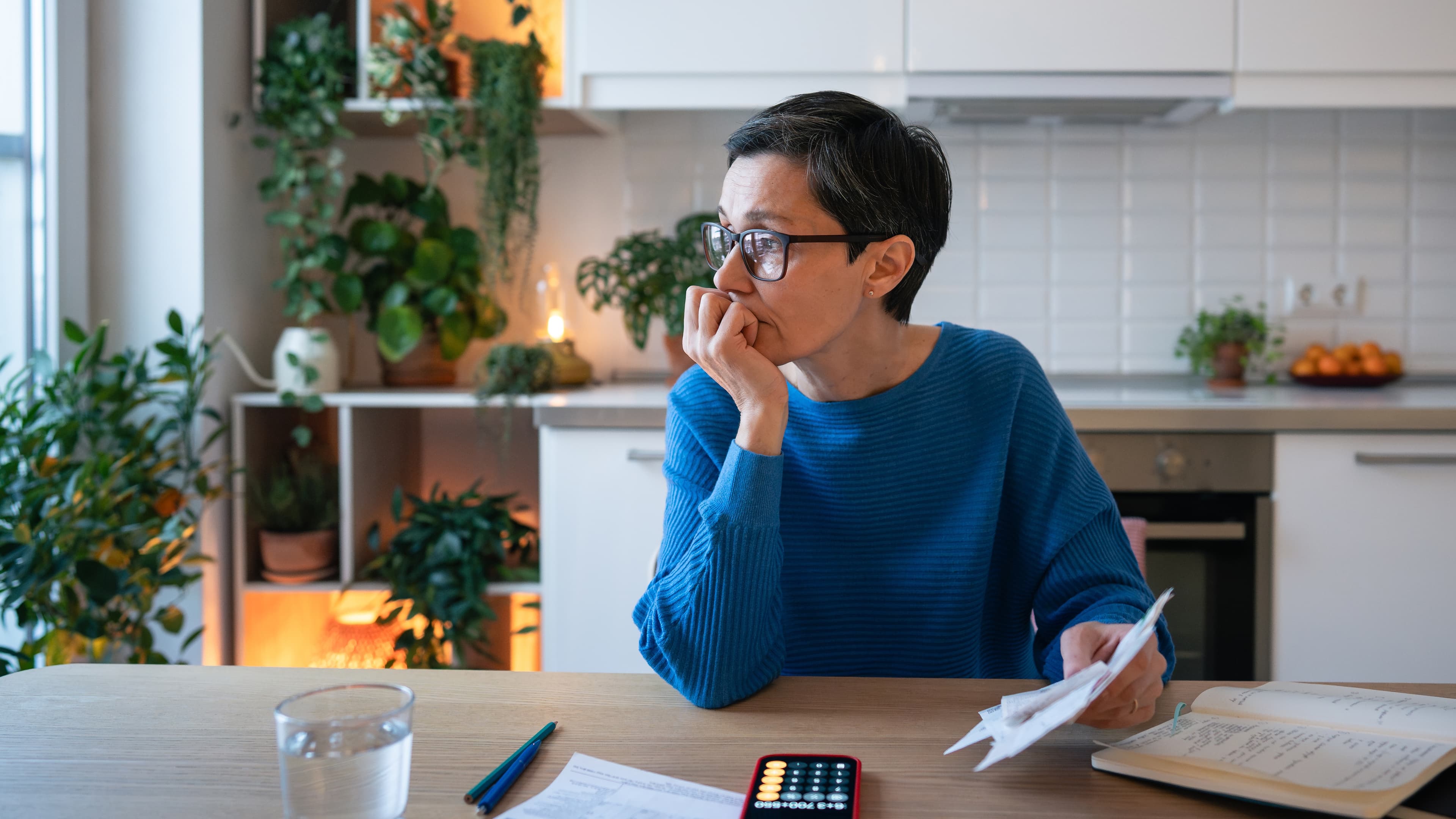 womanthinkingaboutcosts