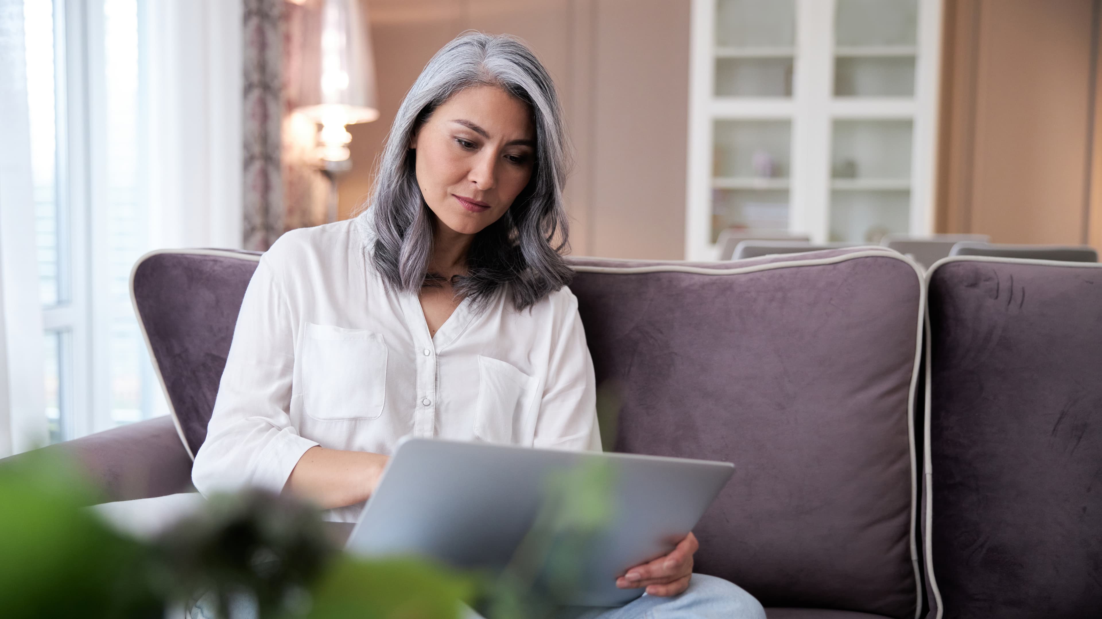 womanlookingatlaptop